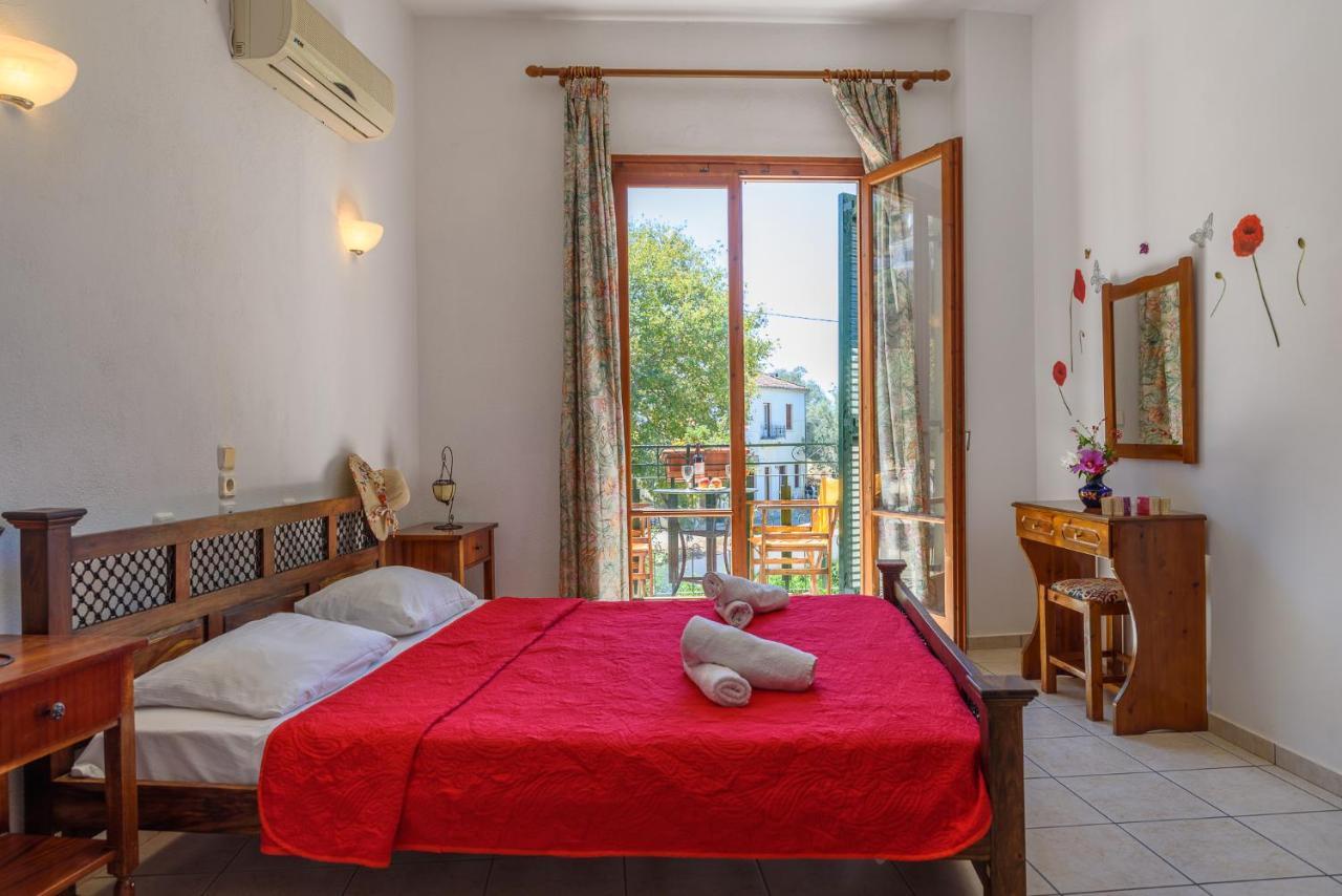 Des Roses Hotel ปลาตานิอาส ภายนอก รูปภาพ