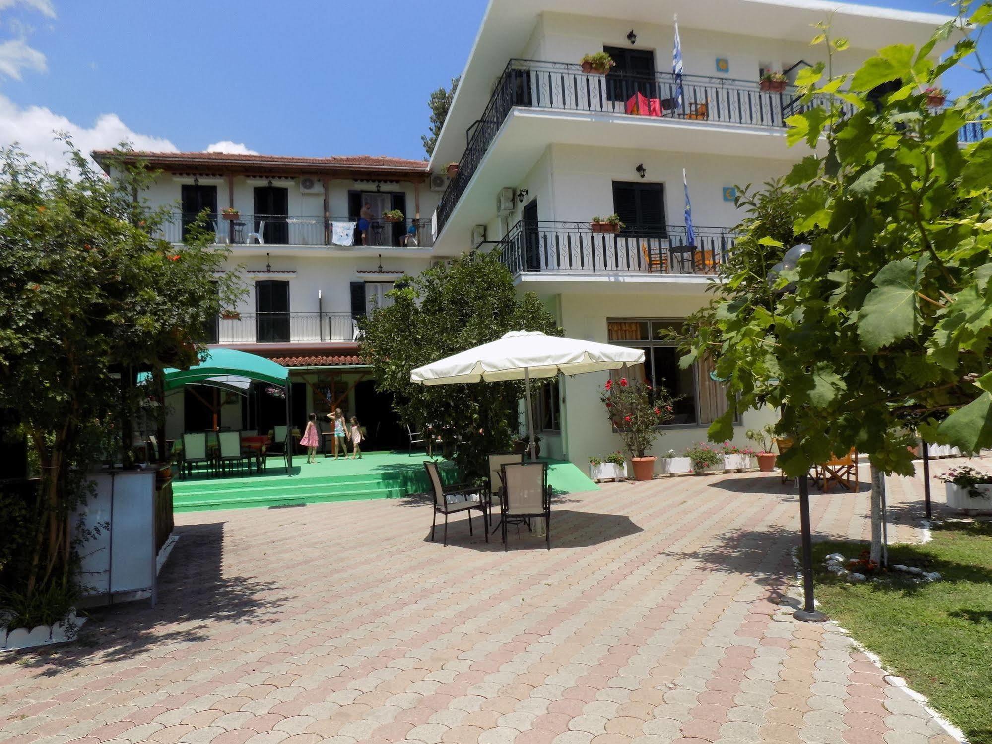Des Roses Hotel ปลาตานิอาส ภายนอก รูปภาพ